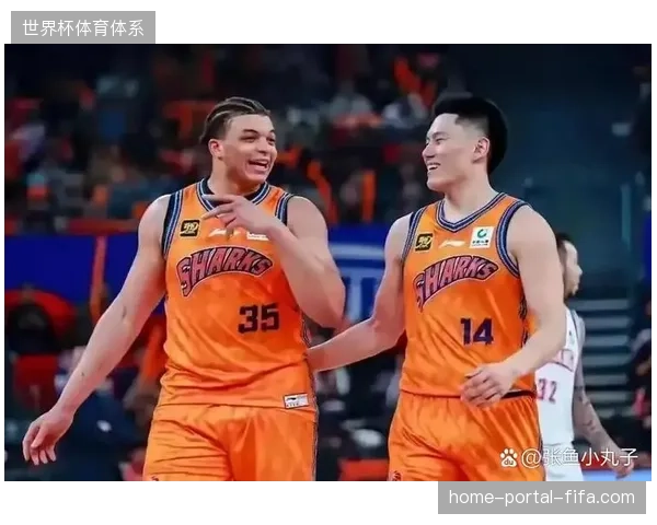 卢伟教练善于利用阵容深度进行轮换，上海队在季后赛中展现出强大的体能与持续作战能力